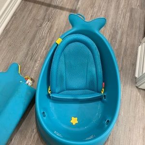 Skip Hob Whale bathtub